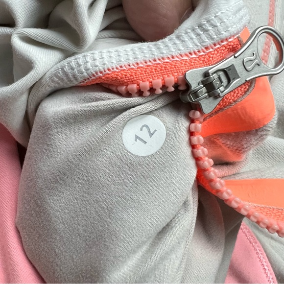 Lululemon Beach Runner Jacket Dune Bleached Coral White Workout Size 12 - Picture 12 of 12